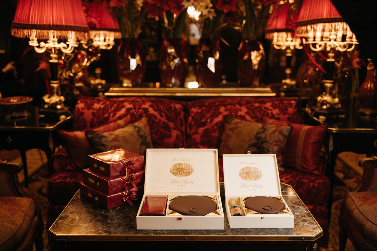 Sacher-Torte & Cuvée Gift Box | Hotel Sacher Online Shop